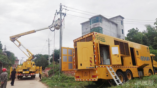 泰豪海德馨中壓發(fā)電車不停電作業(yè)檢修.jpg