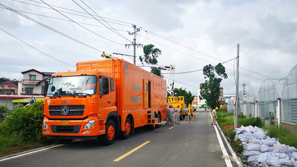 泰豪海德馨中壓發(fā)電車不停電作業(yè)檢修.jpg