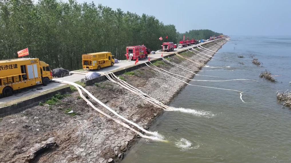 泰豪·海德馨排水車、電源車馳援團(tuán)洲垸排澇保電